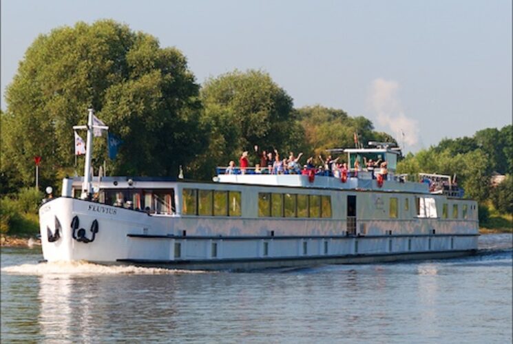 Boat and Bike tour On ship Fluvius Dutch Barge Cruises